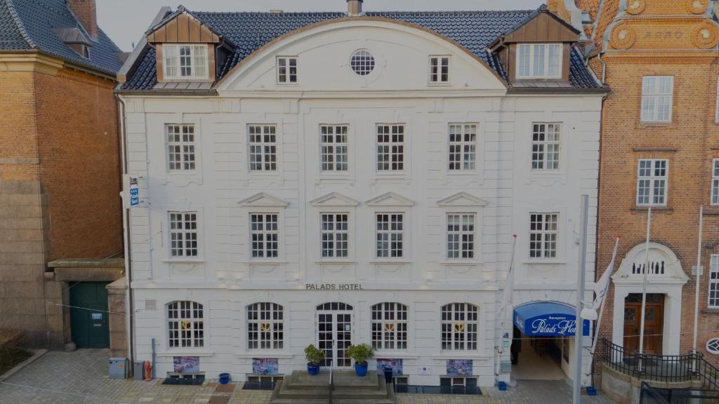 Palads Hotel Viborg 1 Palads Hotel Viborg – Luksushotel i hjertet af Viborg | Værelser & Faciliteter