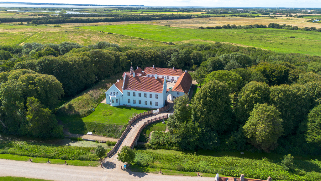 Nørre Vosborg 1 Nørre Vosborg Slot - Historisk Herregård i Vestjylland