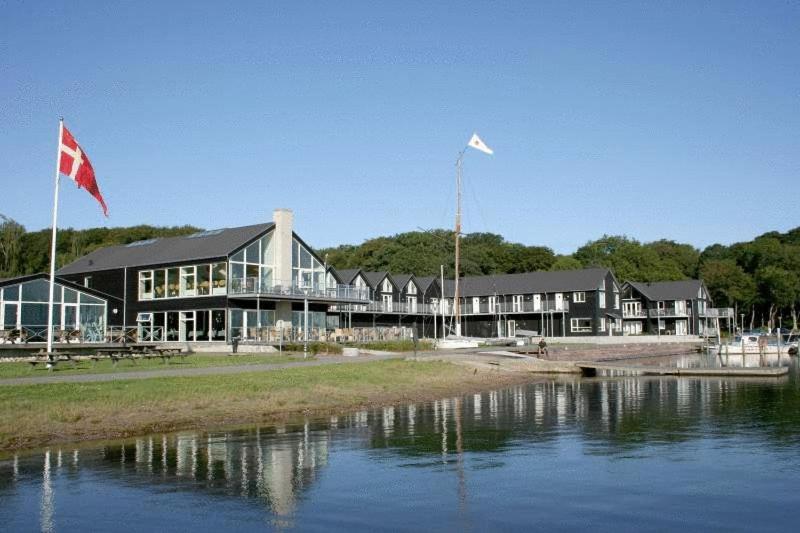 Hotel Strandtangen 1 Hotel Strandtangen – Luksusovernatning ved Havnen i Århus