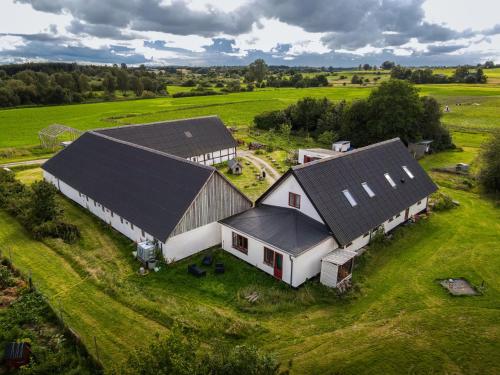 Vinkelgaard 1 Vinkelgaard: Skøn Gård med Historie og Natur i Hjertet af Danmark